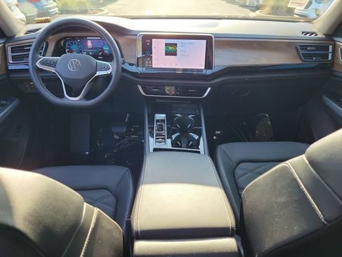 Certified 2024 Volkswagen Atlas SE FWD image 14