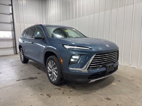 Used 2025 Buick Enclave Preferred image 2