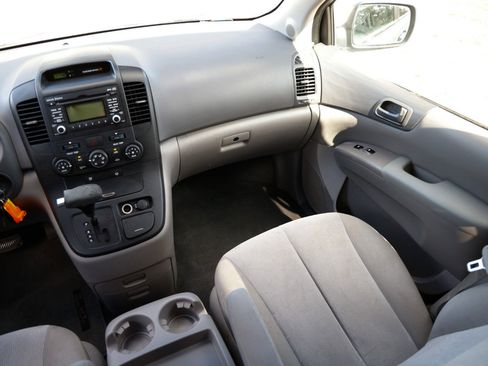 Used 2012 Kia Sedona LX image 20