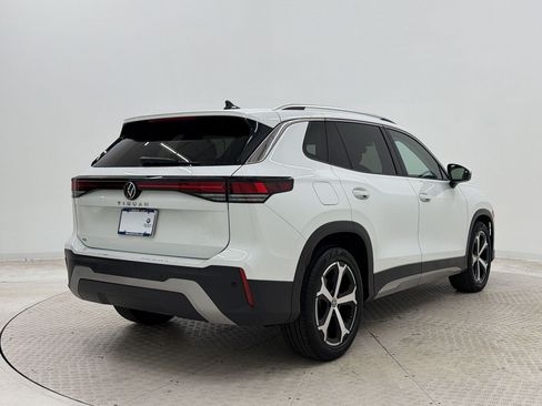 Used 2026 Volkswagen Tiguan SE FWD image 9