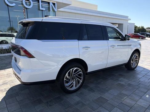New 2026 Lincoln Navigator Reserve AWD/4WD image 2