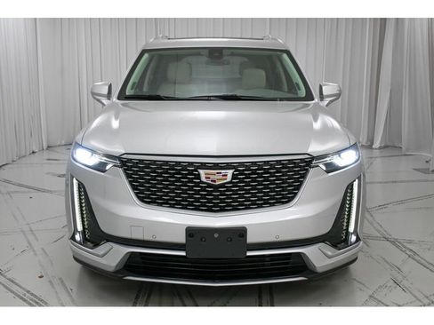 Used 2020 Cadillac XT6 Premium Luxury image 3