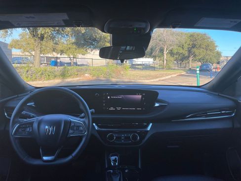 Used 2025 Buick Envista Sport Touring image 34