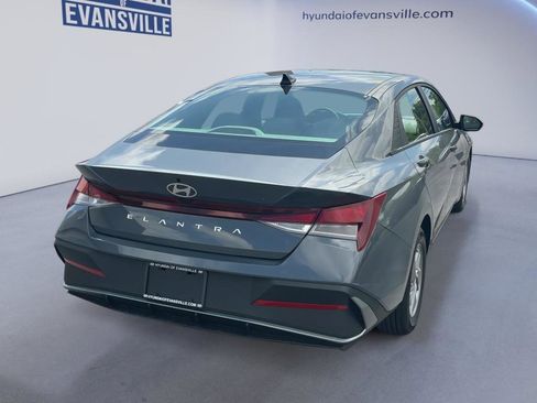 New 2026 Hyundai Elantra SE FWD image 5