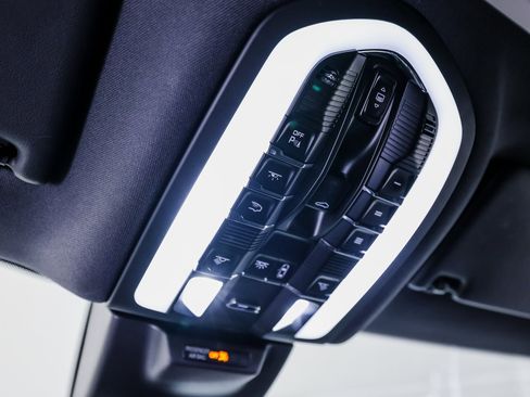 Certified 2023 Porsche Macan image 21