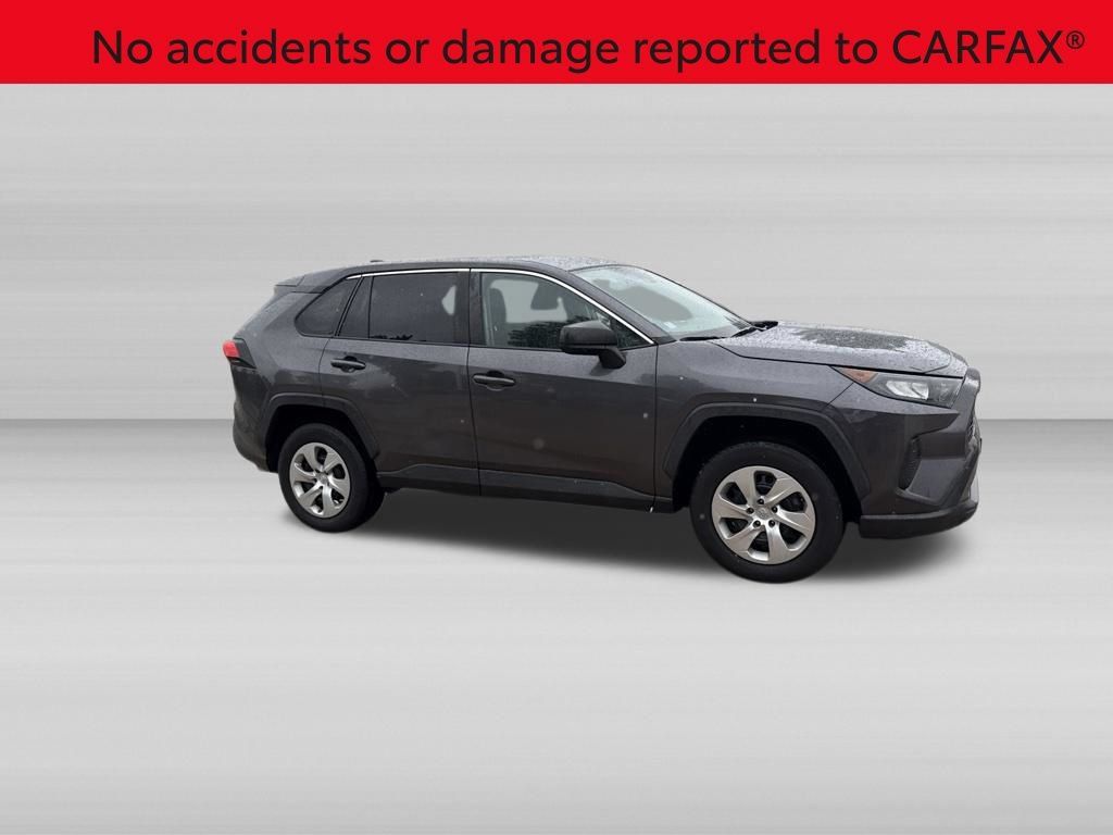 Used 2022 Toyota RAV4 LE AWD/4WD image 2