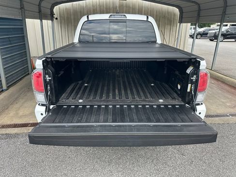 Used 2022 Toyota Tacoma TRD Sport w/ TRD Premium Sport Package AWD/4WD image 32