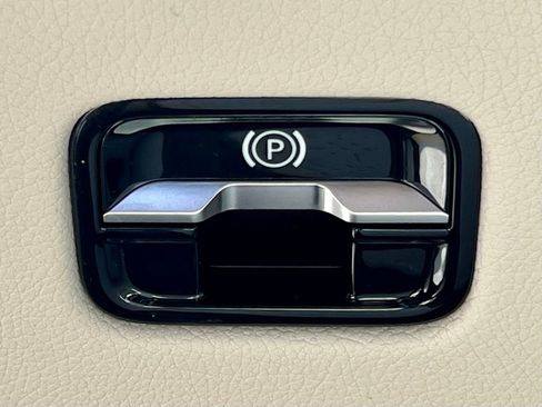 Certified 2026 Mercedes-Benz GLC 300 4MATIC image 31