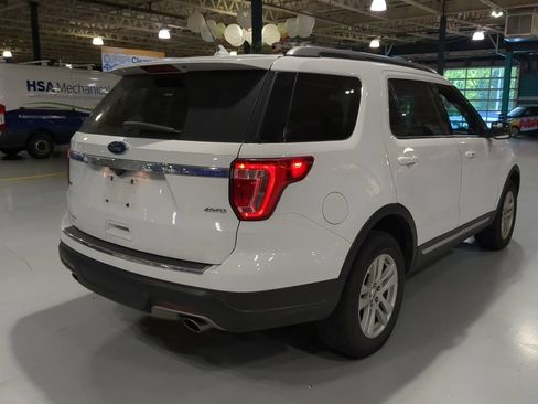 Used 2018 Ford Explorer XLT w/ Equipment Group 201A AWD/4WD image 8