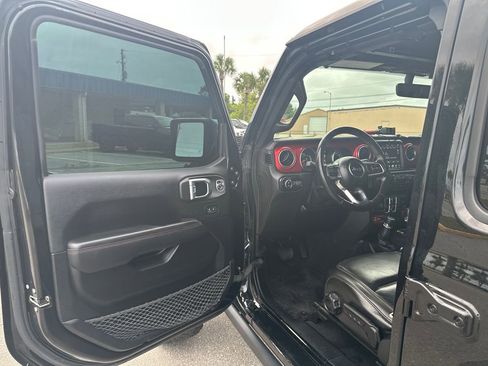 Used 2021 Jeep Gladiator Rubicon AWD/4WD image 10
