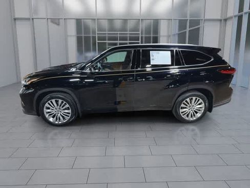 Used 2023 Toyota Highlander Platinum AWD/4WD image 5