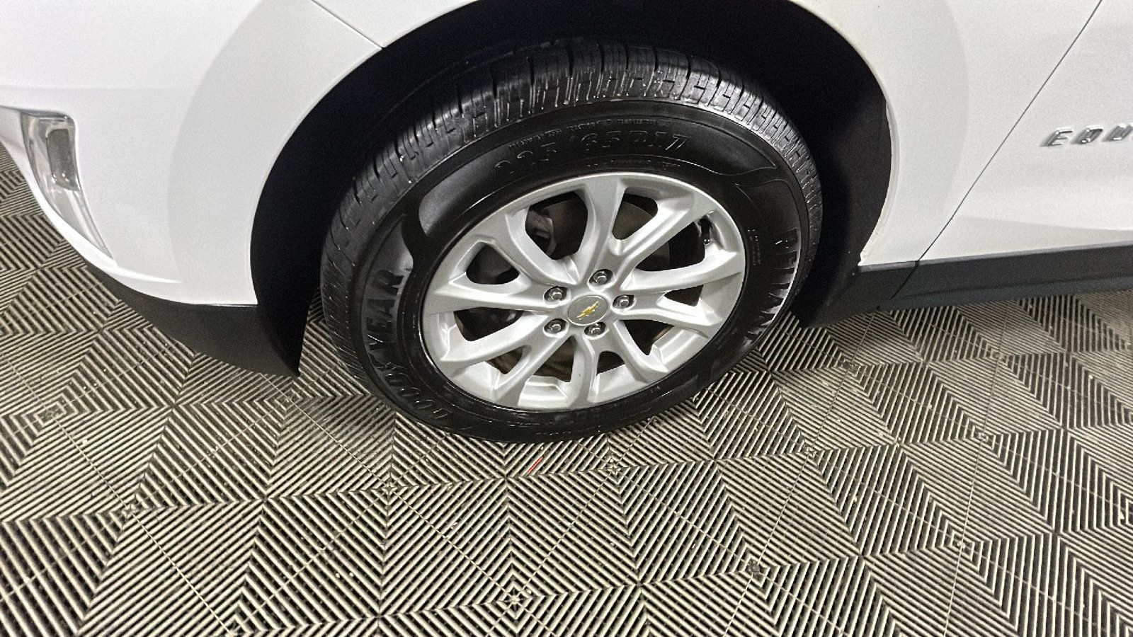 Used 2019 Chevrolet Equinox LT w/ Driver Convenience Package FWD image 11