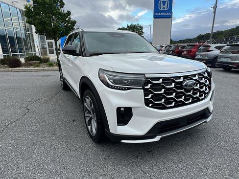 Used 2025 Ford Explorer Platinum w/ Ultimate Package AWD/4WD image 2
