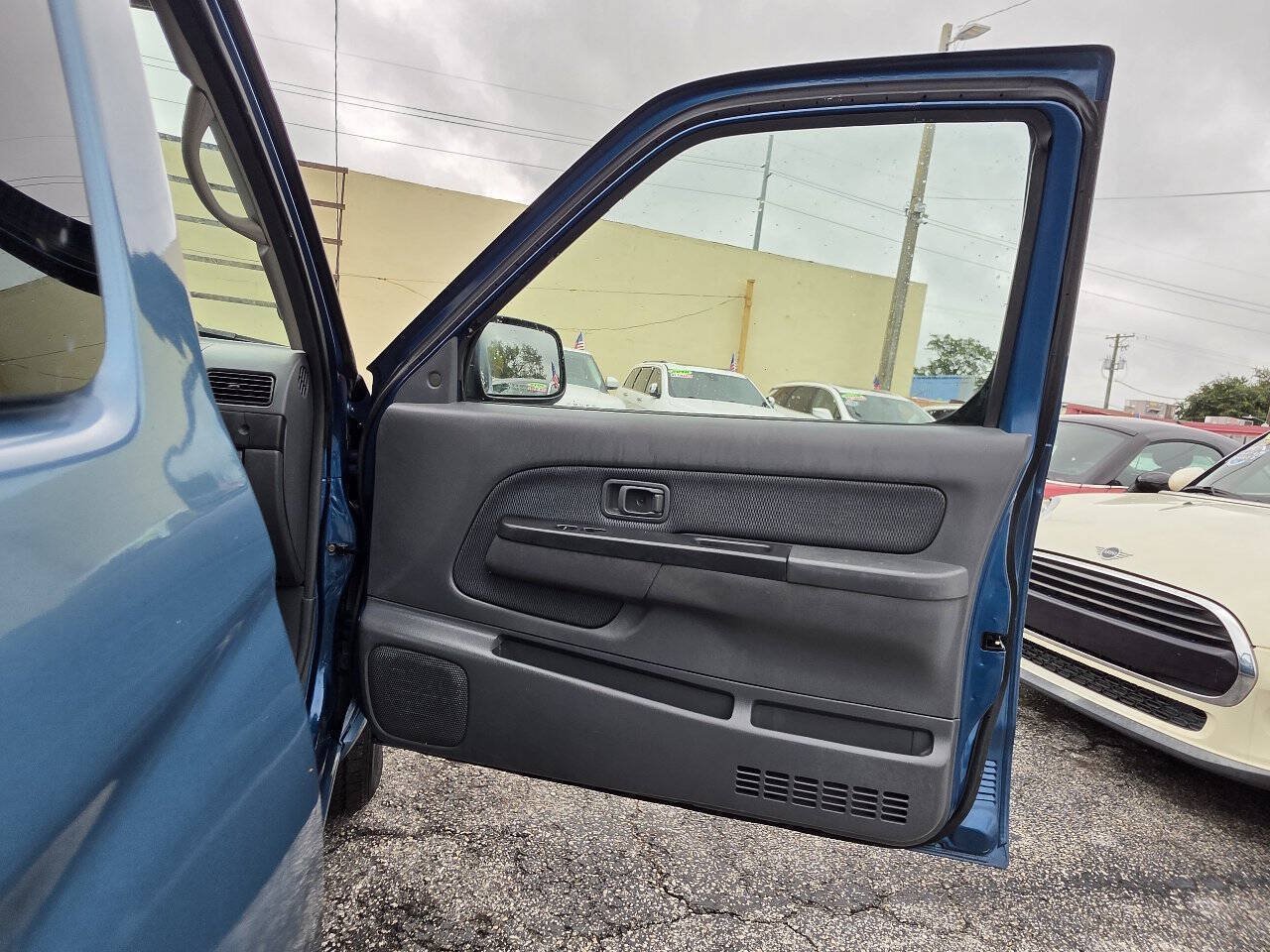 Used 2004 Nissan Frontier XE w/ (VTP) Value Truck Pkg RWD image 17