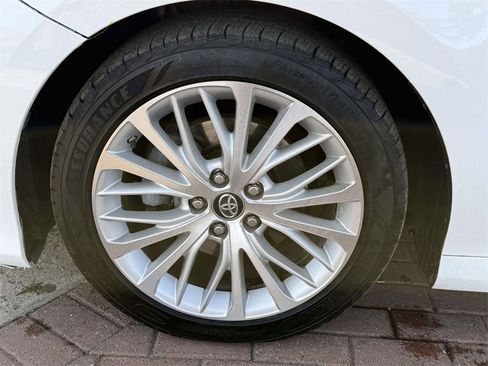 Used 2019 Toyota Camry XLE image 7