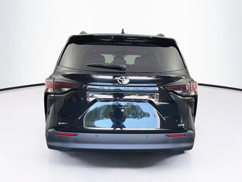 New 2026 Toyota Sienna XLE FWD image 7