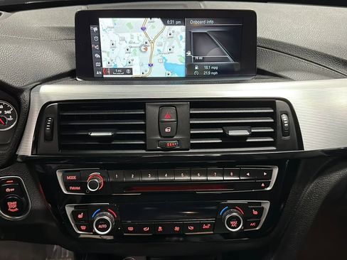 Used 2018 BMW M4 Convertible image 29