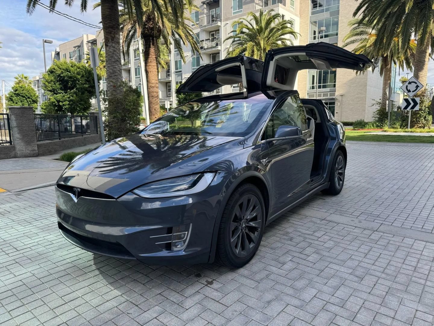 Used 2020 Tesla Model X Long Range AWD/4WD image 3