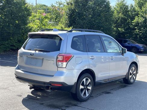 Used 2017 Subaru Forester 2.5i Premium AWD/4WD image 5