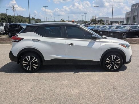 Used 2019 Nissan Kicks SV FWD image 6
