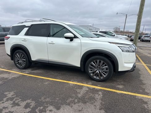Used 2024 Nissan Pathfinder SL w/ SL Premium Package image 8