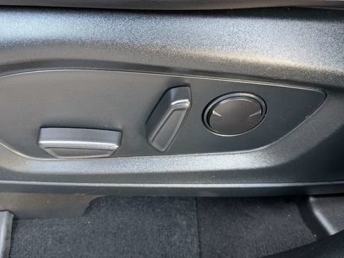 Used 2021 Ford Explorer XLT w/ Equipment Group 202A RWD image 18