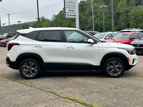 Used 2024 Kia Seltos LX AWD/4WD image 3