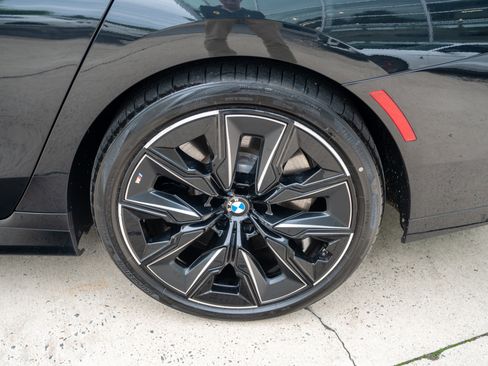 Used 2023 BMW 760i xDrive AWD/4WD image 9