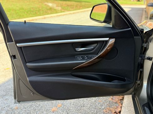 Used 2017 BMW 330e image 34