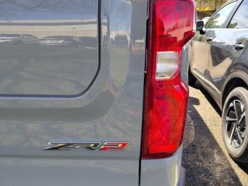Used 2024 Chevrolet Silverado 1500 ZR2 w/ Technology Package image 12