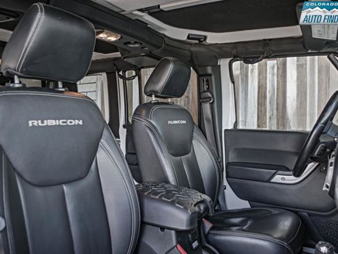 Used 2017 Jeep Wrangler Unlimited Rubicon w/ Connectivity Group image 19