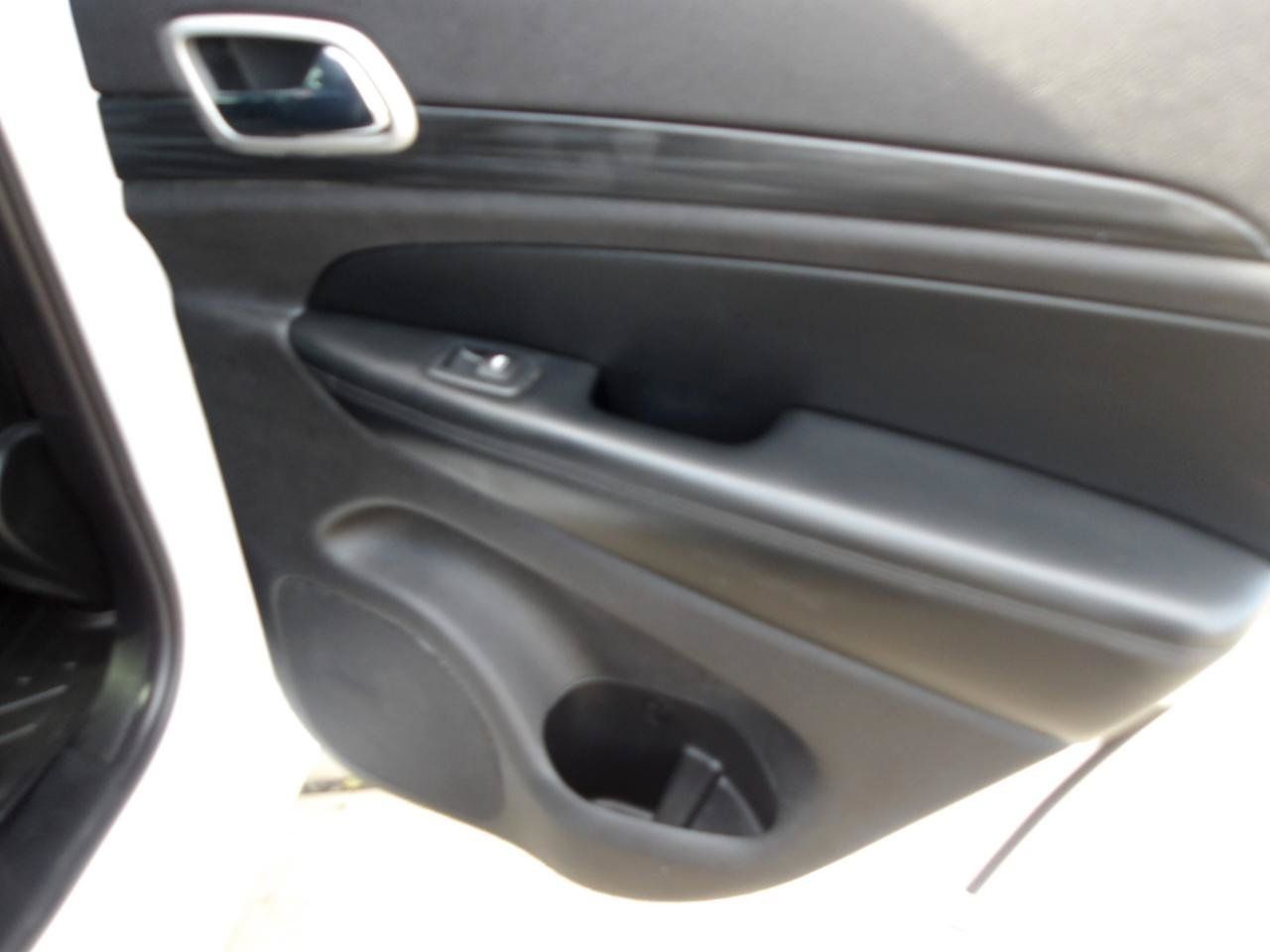 Used 2020 Jeep Grand Cherokee Altitude RWD image 7
