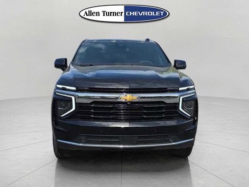 New 2026 Chevrolet Suburban LS RWD image 2