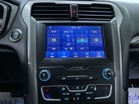 Used 2020 Ford Fusion SE image 23