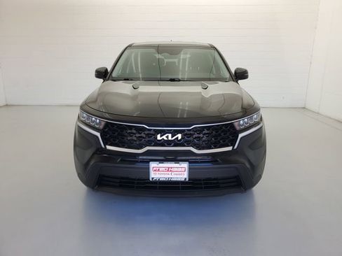 Used 2022 Kia Sorento LX image 3