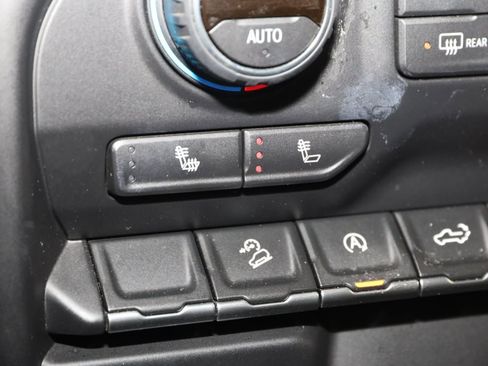 Used 2020 Chevrolet Silverado 1500 LT Trail Boss image 8