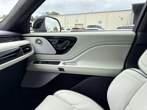 New 2025 Lincoln Aviator Black Label image 23