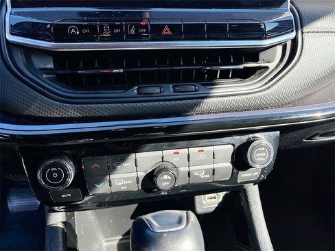 Used 2022 Jeep Compass Altitude image 15