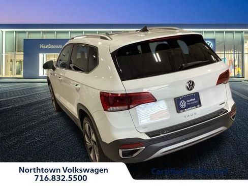 Used 2024 Volkswagen Taos SE AWD/4WD image 3