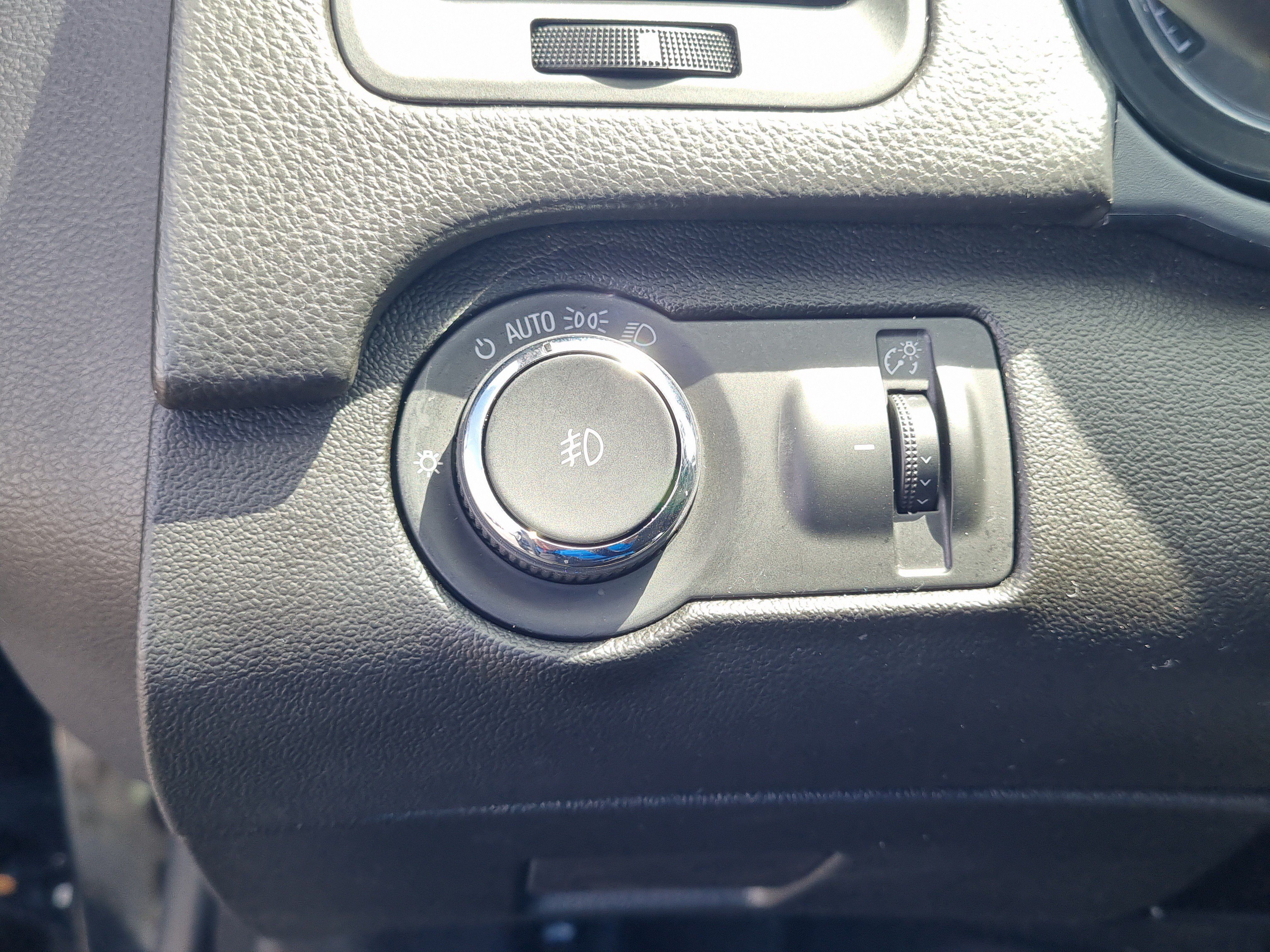 Used 2017 Buick Regal Sport Touring FWD image 21