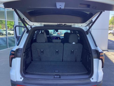 Used 2024 Chevrolet Traverse LT FWD image 23