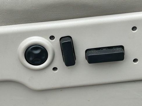 Used 2004 Cadillac Escalade ESV AWD image 30