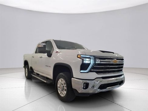 Used 2024 Chevrolet Silverado 2500 LTZ w/ LTZ Convenience Package AWD/4WD image 3