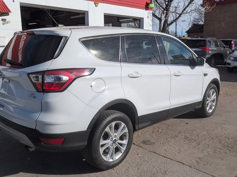 Used 2017 Ford Escape SE image 5