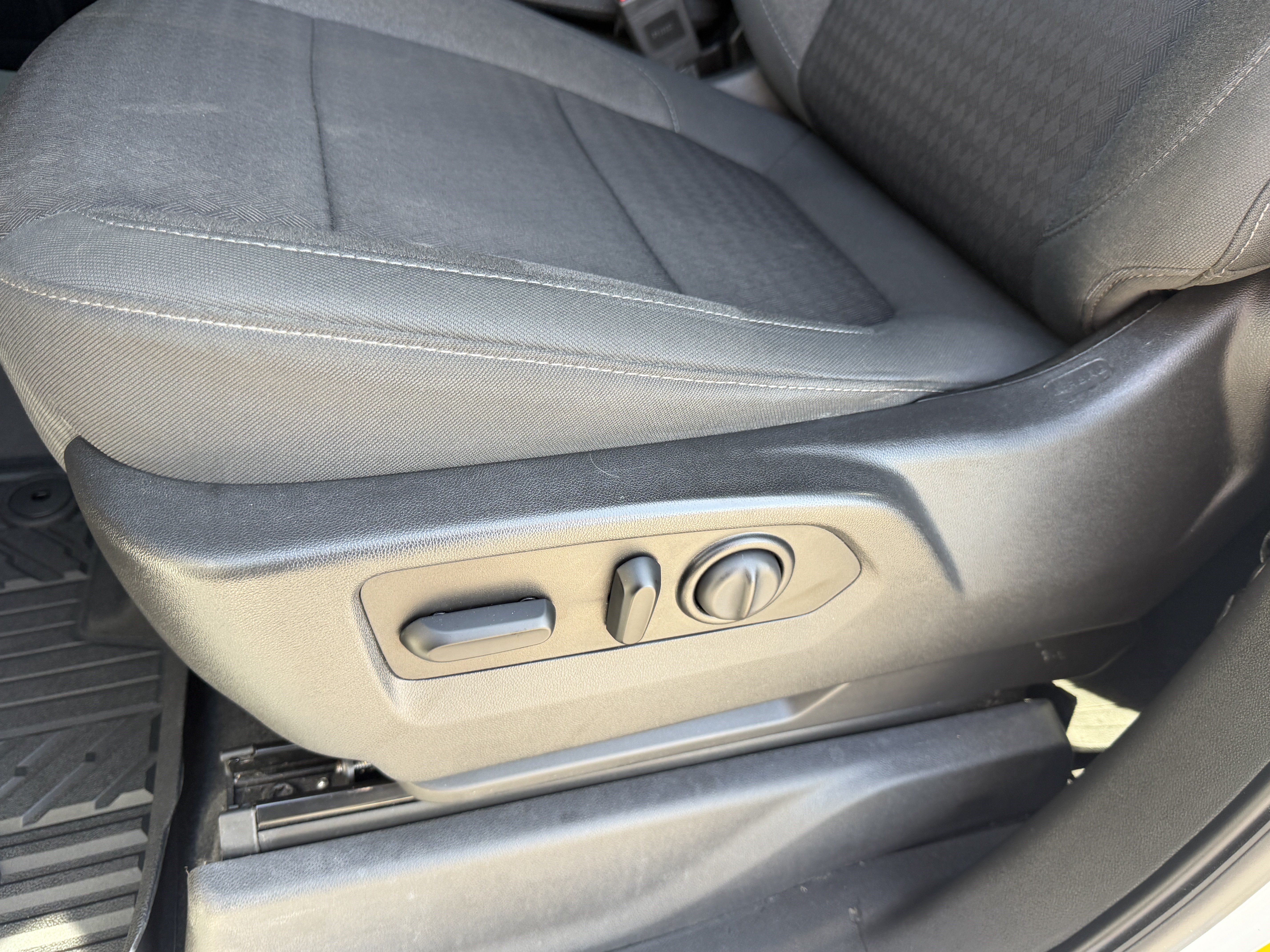 Used 2021 Chevrolet Silverado 1500 RST AWD/4WD image 14