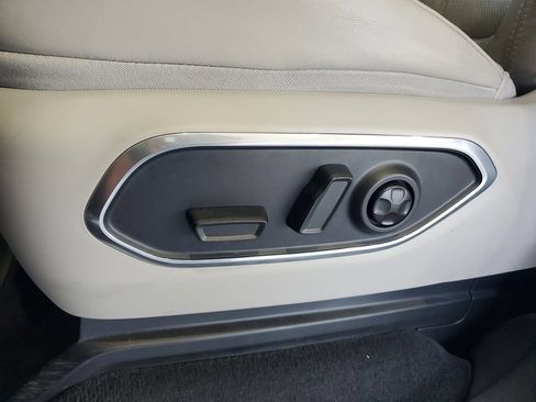 Used 2022 Jeep Wagoneer Series III RWD image 19