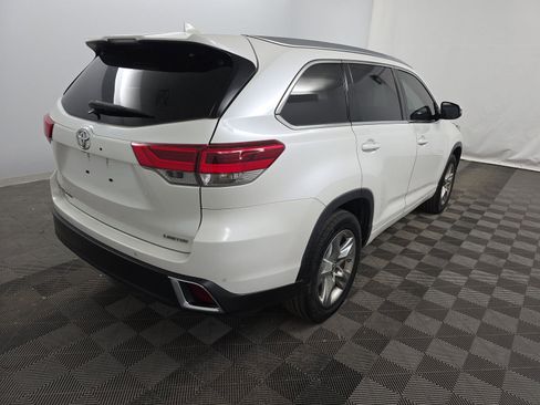 Used 2018 Toyota Highlander Limited image 3
