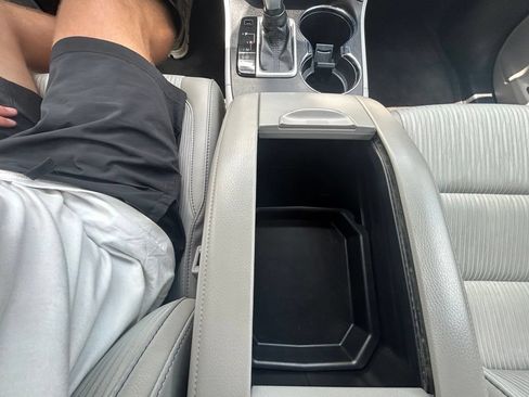 Used 2018 Toyota Highlander Plus w/ Carpet Mat Package (TMS) FWD image 27