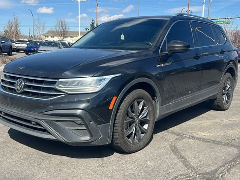 Used 2022 Volkswagen Tiguan SE w/ Panoramic Sunroof Package image 1