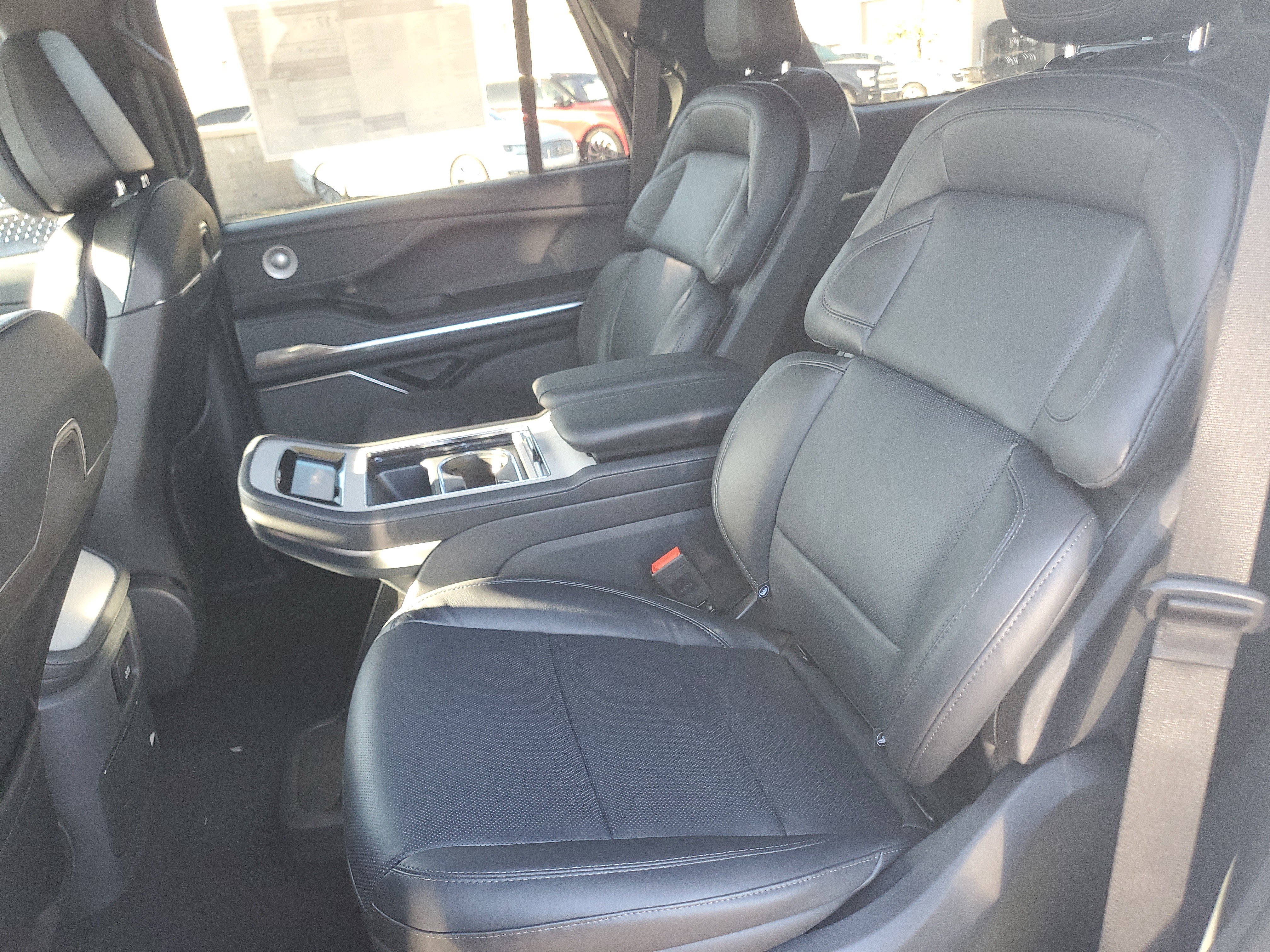 New 2027 Lincoln Navigator Reserve w/ Jet Appearance Package AWD/4WD image 31